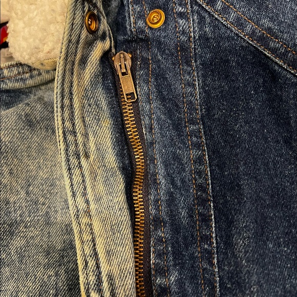 Vintage Andy Johns Sherpa lined denim jacket in preowned condition. - Picture 5 of 9
